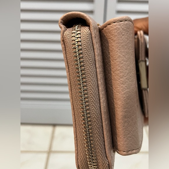 Bentley Travel Crossbody Purse - Picture 9 of 10